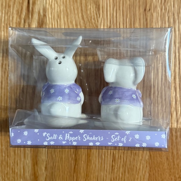 10 Strawberry Street Easter Rabbit Salt & Pepper Shakers - Picture 7 of 7